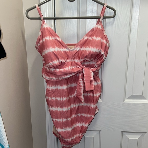 Tie-Dye Front-Tie One Piece Maternity Swimsuit - Isabel Maternity by Ingrid - Picture 4 of 4